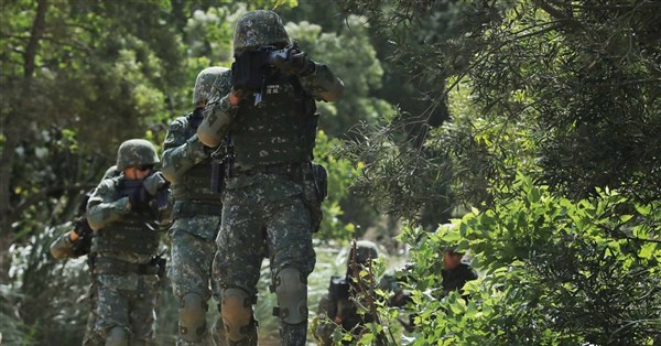 人口戰略政院續提修法 軍人育嬰假升級0至6歲育兒假