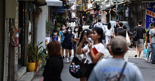 台北市公告迪化、赤峰街商圈禁菸 8/1起取締開罰