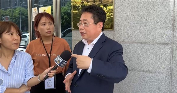 矢板明夫在台中遭揮拳攻擊 警方鎖定特定人士追緝
