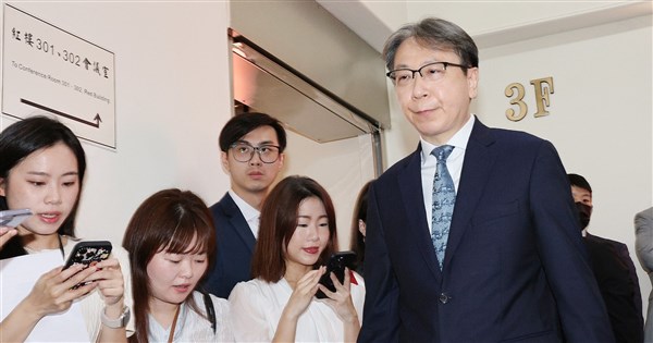 蔡明彥揭中國監控網 赴中足跡消費恐全被掌握