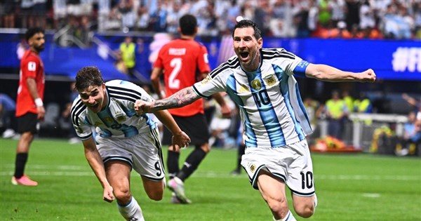 アルゼンチン、劇的な逆転でベスト8進出 メッシが3ゴールを導く