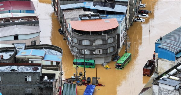 中國廣西、甘肅、湖北等地遭天災,至少38死近千條蛇竄逃傷人