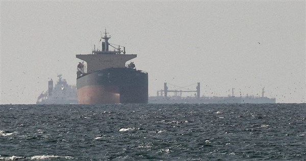 荷莫茲海峽船隻遇襲 美撤銷伊朗石油臨時制裁豁免