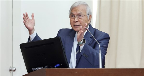 楊金龍:美元穩定幣擬比照外匯管理 新台幣監管較易