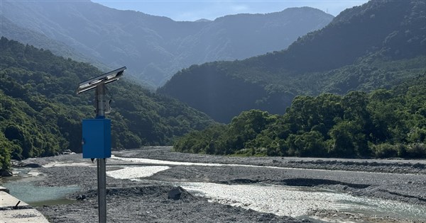 萬里溪堰塞湖紅色警戒 台9線萬里溪橋管制通行