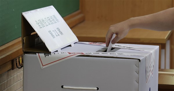 藍白提案公投案全印同張選票 立院決議逕付二讀