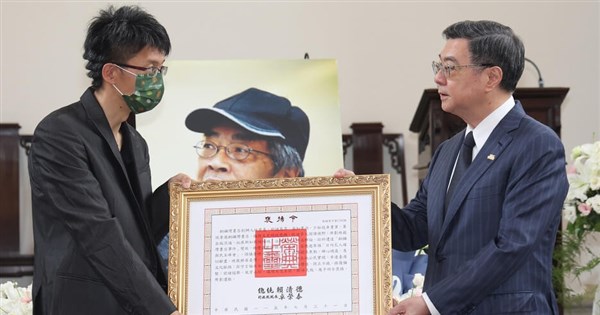 卓榮泰代頒林榮基褒揚令 許諾持續與追求自由者同行