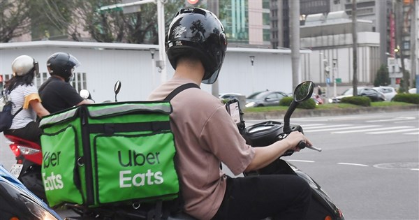 Uber Eats將調整疊單計算 消費者服務費漲4到6元