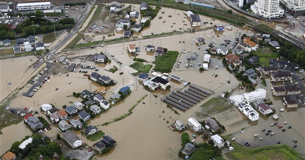 日本千葉破紀錄豪雨釀4死　成田機場交通中斷7000人滯留過夜[影]