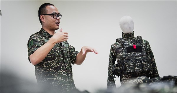 陸戰隊新式戰鬥背心導入人因工程 模組化套件貼合軀幹