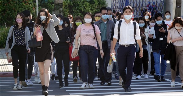 114年平均年所得續創高 未滿30歲青年58.7萬元