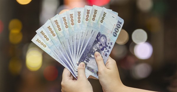 總統:明年普發現金1萬元 讓全民共享經濟成長成果