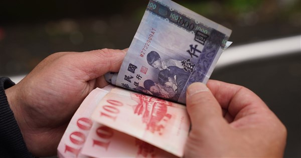 AI推升出口 明年超額儲蓄估破11兆、投資同步創高