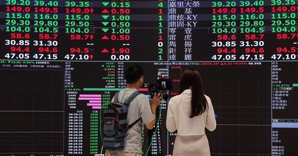 台股終場挫548點 科技股回檔、航運股強勢