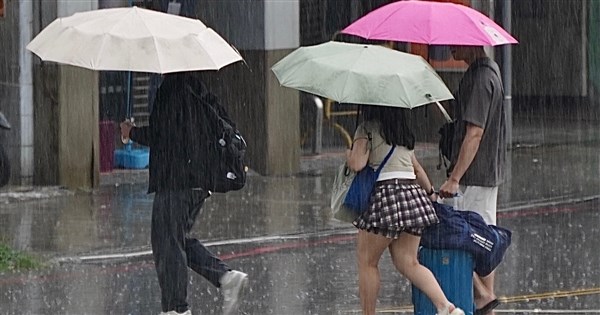 低壓帶影響中南部 氣象署不排除大規模豪雨作業
