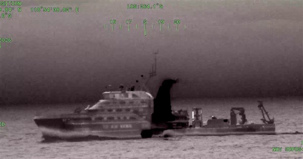 中國同濟號科研船現蹤小琉球海域 海巡艦艇全程監控