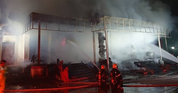 北市文山指南宮凌霄寶殿火災　消防搶救中