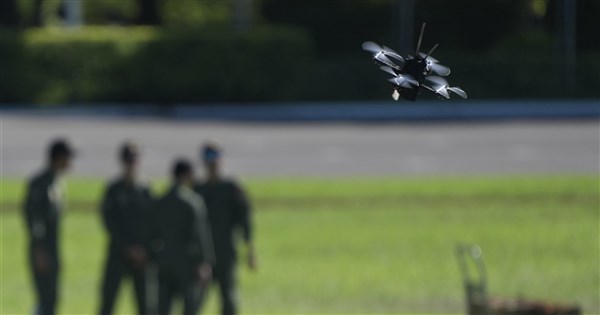 副總統:無人機應由國防部主導 預算延宕恐消耗國際信心 副總統:無人機應由國防部主導 預算延宕恐消耗國際信心