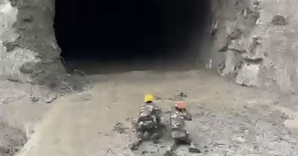 尼泊爾水力發電隧道救出350人 軍方續搶救上百人