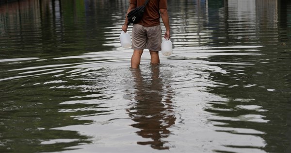 菲律賓連日大雨成災　至少40死、800萬人受影響