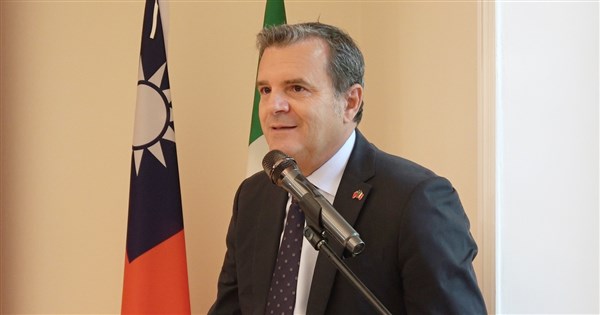 義大利參院副議長率規模最大訪團來台 晉見賴總統 義大利參院副議長率規模最大訪團來台 晉見賴總統