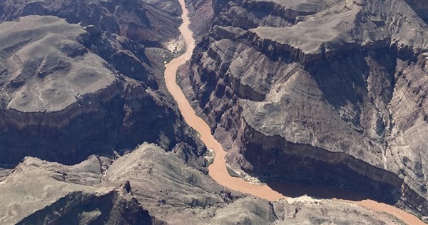 美國大峽谷暴洪疑15人失聯　供水管線受損、園區限水禁過夜
