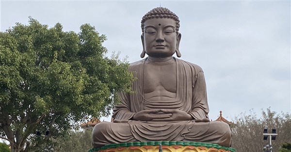 八卦山大佛傳褪色斑駁　彰縣文化局：未掉漆僅髒污