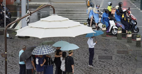 高雄市8月總雨量1712毫米破紀錄 市府災害應變中心全面整備
