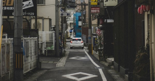 日本調降狹窄道路速限　違者面臨吊扣駕照與罰金