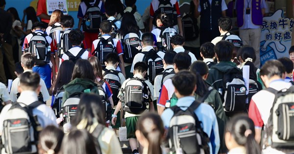 中小學每年陷教師荒 教育部訂開缺指標助縣市評估 中小學每年陷教師荒 教育部訂開缺指標助縣市評估