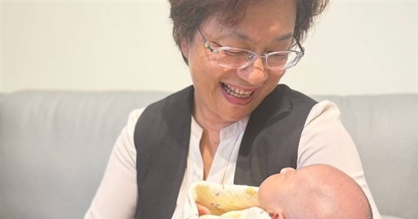 未現身魏平政競總成立 王惠美臉書曬抱孫女照盼彰化更美好