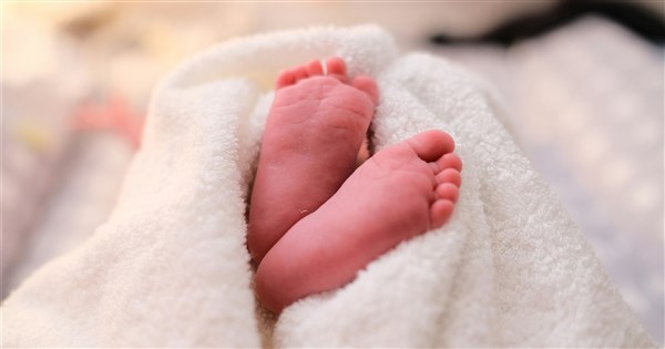 史上最年幼COVID-19重症 出生20多天男嬰搶救中