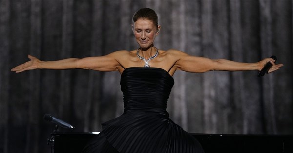 席琳狄翁睽違6年巴黎開唱 病後重返舞台數度落淚