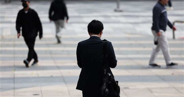國泰金上修台灣今年經濟成長率至11.6%　估央行不升息