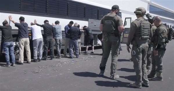 美突襲喬治亞州現代車廠　遭捕韓國勞工採法律行動