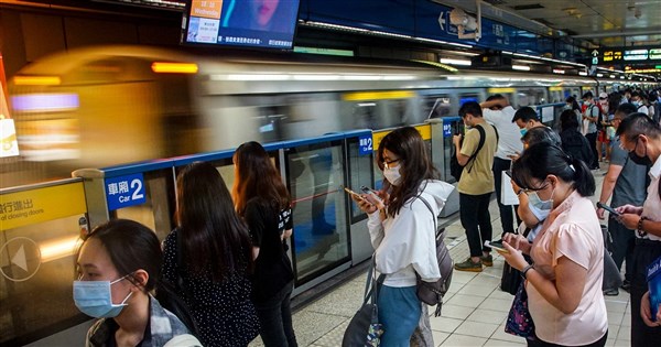 保全勸導違規飲食遭比不雅手勢　北捷：已報警提告