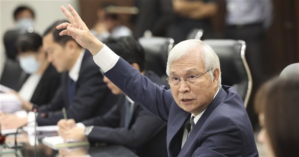 升息聲浪高漲央行利率不動 楊金龍解答政策考量一次看 升息聲浪高漲央行利率不動 楊金龍解答政策考量一次看