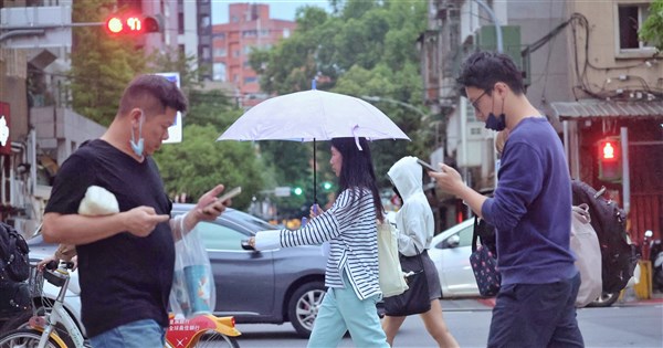 桃園以北20日防短暫雨 颱風杜鵑將影響日本關東 桃園以北20日防短暫雨 颱風杜鵑將影響日本關東