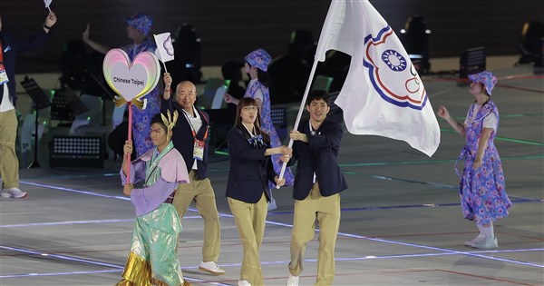 亞運開幕式台灣進場 張煥宜黃筱雯獻掌旗官初體驗、李洋場邊觀禮