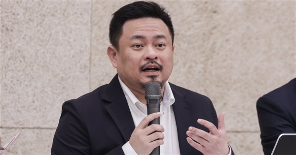 最低工資連11年調升中產勞工無感 洪申翰提3箭助加薪