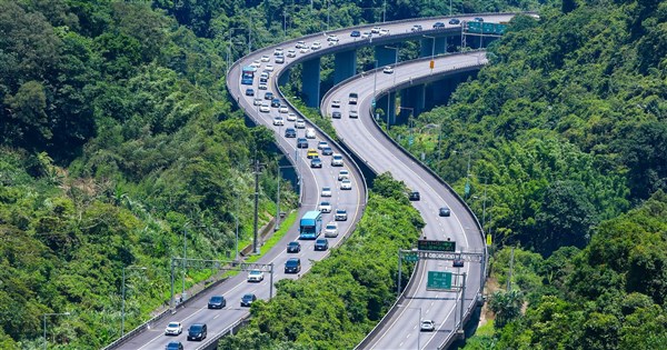 中秋教師節連假首日 國道多路段時速不到40公里