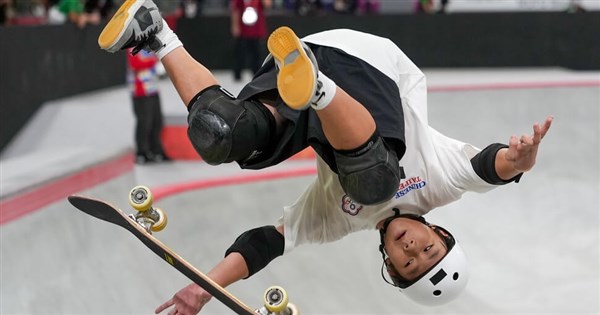 亞運滑板公園式逆轉摘銀 12歲辜泳諺自信最後一趟飆高分