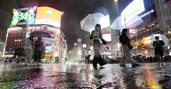 東京連續34天下雨創紀錄 日照不足賞楓季可能延後