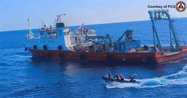 中國科研船徘徊巴丹海域　菲律賓派船艦與飛機驅離