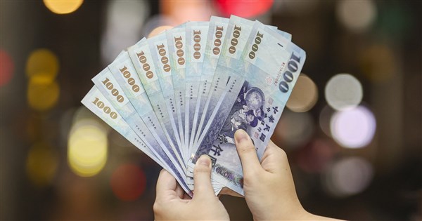政院:普發1萬估明年農曆年前發放 盼立院儘速審議