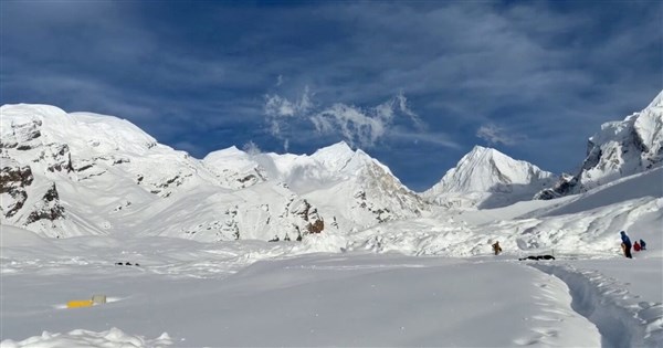 尼泊爾希姆隆峰基地營遭雪崩掩埋 15名工作人員罹難