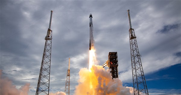 SpaceX太空船抵達國際太空站　創美國最快航程紀錄[影]