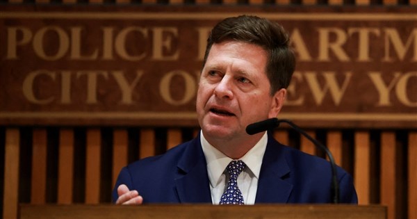 從華爾街律師到情報首長 傳克雷頓兼任白宮AI沙皇