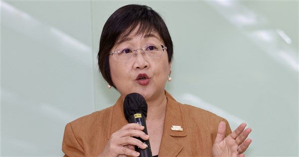 被指帶家人訪僑社 徐佳青:家人自費看我是基本人權