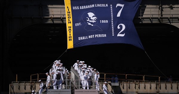 美航艦林肯號出海265天返航 曾傳缺糧與心理危機 美航艦林肯號出海265天返航 曾傳缺糧與心理危機